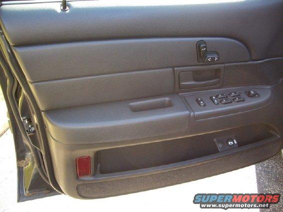 19.jpg 2004 Ford Crown Victoria LX Sport (stock)