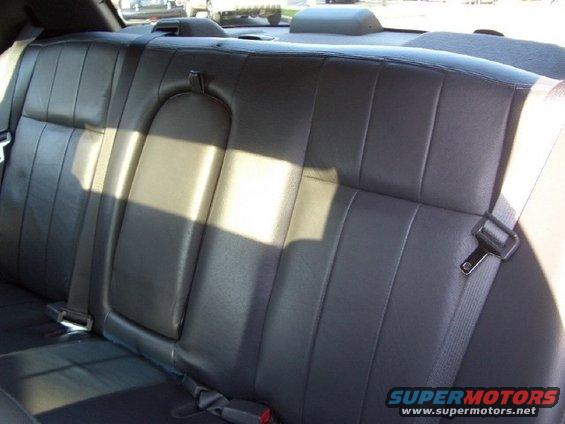 2004 Ford Crown Victoria LX Sport (stock)