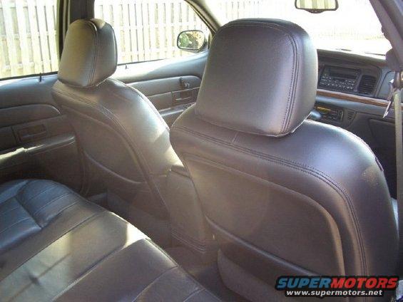 2004 Ford Crown Victoria LX Sport (stock)