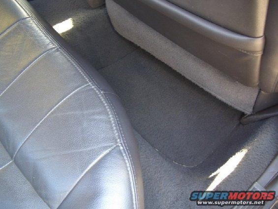 2004 Ford Crown Victoria LX Sport (stock)
