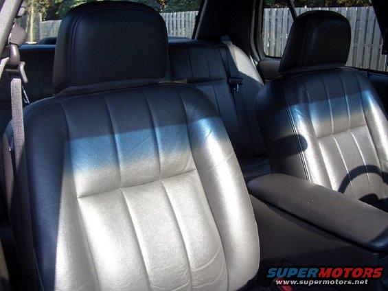 31.jpg 2004 Ford Crown Victoria LX Sport (stock)