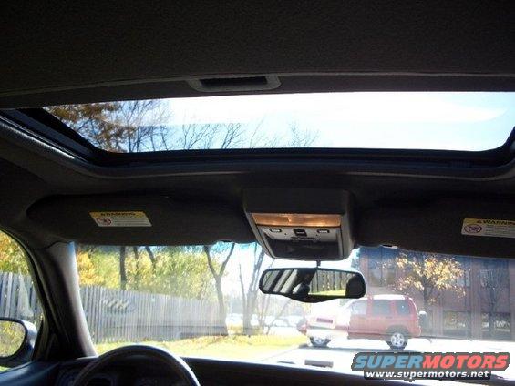 35.jpg 2004 Ford Crown Victoria LX Sport (stock)