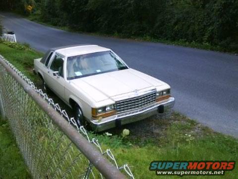 1986 Ford Crown Victoria LTD, 3q-front view, white sedan parked on roadside