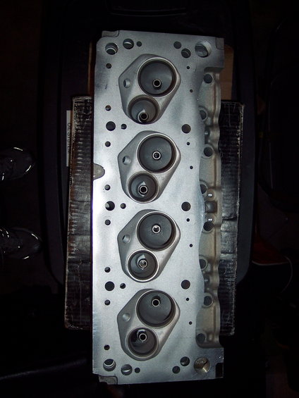 Engine cylinder head with four pairs of intake and exhaust ports