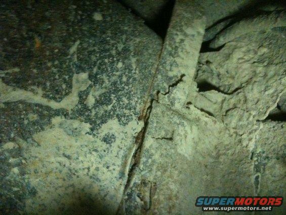 Rusted frame and undercarriage detail with Supermotors.net watermark