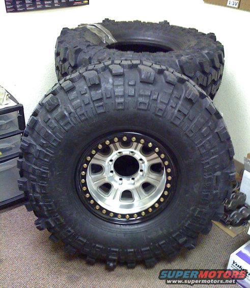 img_0008.jpg New shoes
42x15x17 Interco Super Swamper SX-II on Raceline Monster 32-bolt beadlock