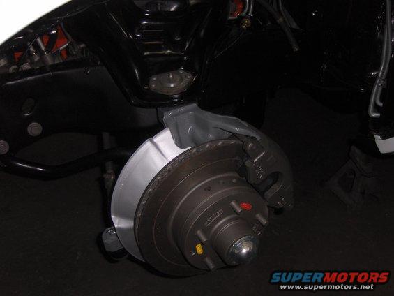 Front disc brake assembly with rotor, caliper, and hub