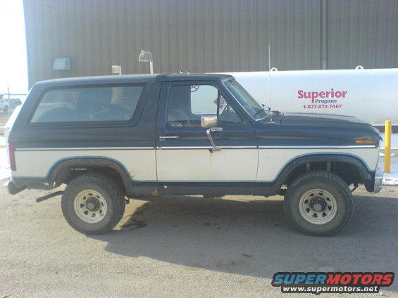 Side view of a 1985 Ford Bronco with two-tone paint
