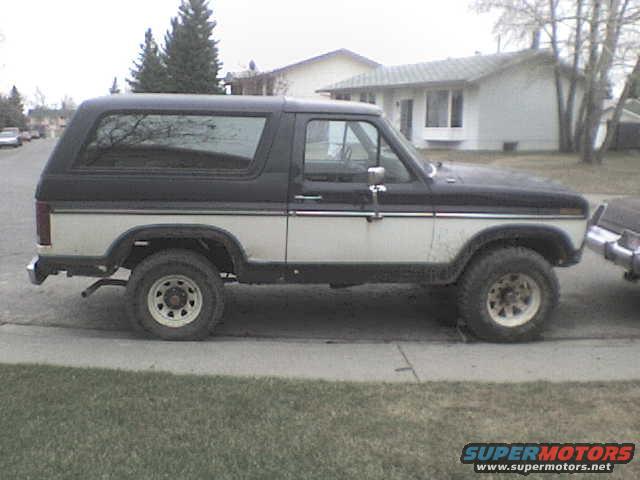 1985 Ford Bronco two-tone black and white side view