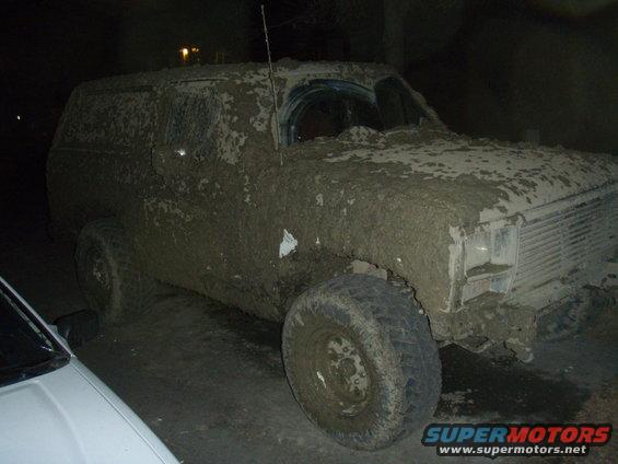 Mud-covered 1985 Ford Bronco, 3q-front view
