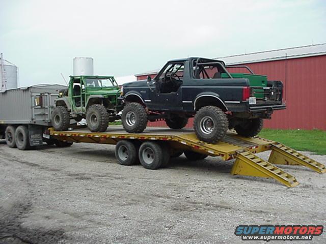broncoandzukontrailer2.jpg its real close!  ramps will have to be chained up to bumper or removed.