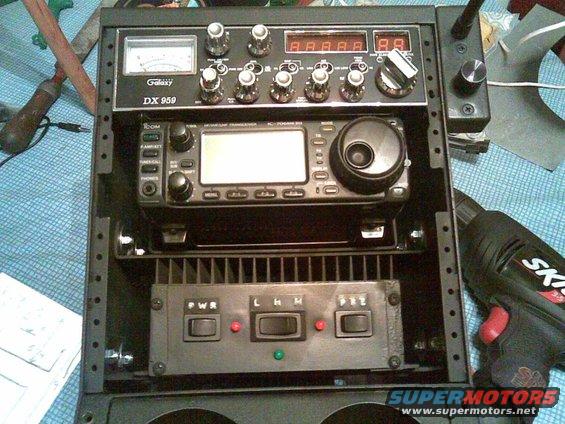 maplight, Galaxy DX959, 706 MKII-G and an amp mounted in the box