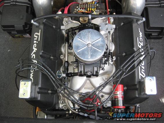 Engine with Trick Flow valve covers, carburetor, and ignition wires