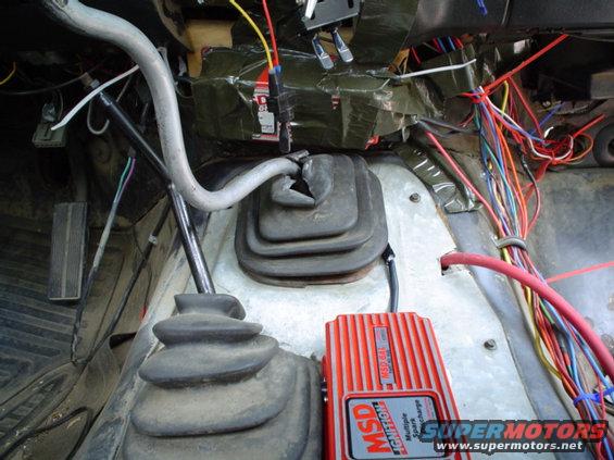 dsc00163.jpg Look mom dual ignitions!!! JK the 6A under the dash doesnt have a home right now