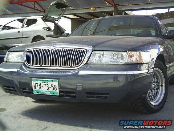 1992 Mercury Grand Marquis front grille and headlights