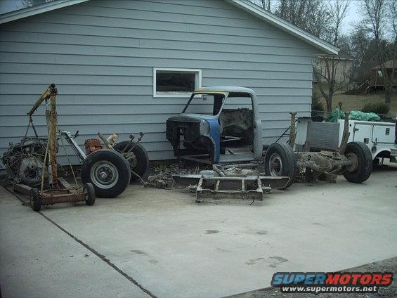 30964780207_large.jpg This is a shot after I tore down a 87 F350 4x4 parts truck. Most of the parts from the 87 F350 4x4 have been sold. 