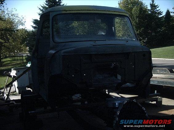 3096478_77_full.jpg 10-02-08:  Today I started by lifting the cab and slid some 2"x2" steel tubes under the rockers to get the floor off the frame rails.