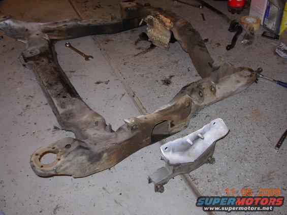 dscn0163.jpg Finally its down to the bare subframe, well besides the 2 inch layer of grease.