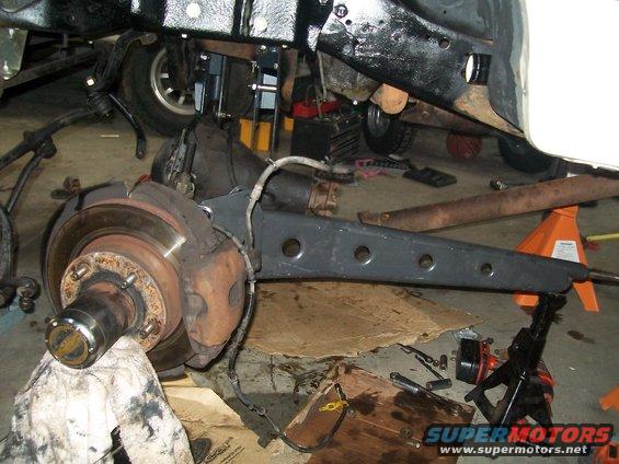 bronco-project-002.jpg Driver side radius arm going in
