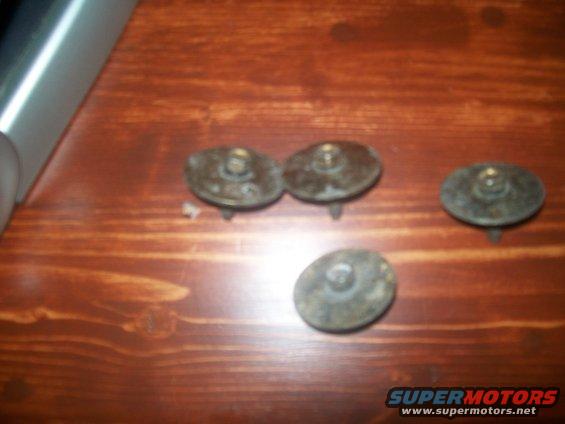 100_1263.jpg 4 bolts