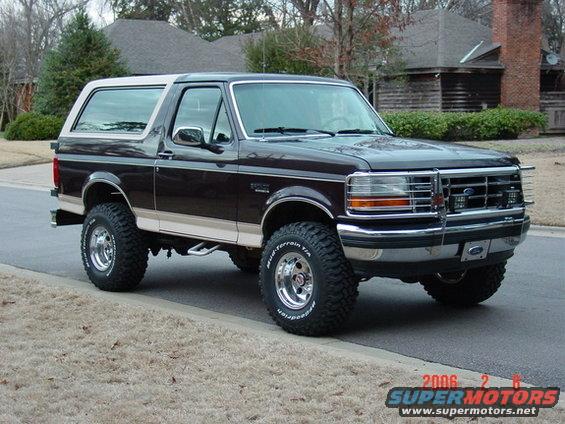 1992 Ford Bronco, dark brown and tan, 3q-front view, aftermarket wheels, brush guard