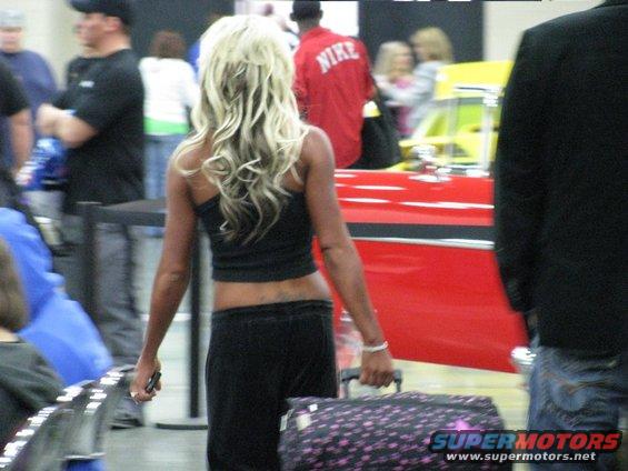 img_7500.jpg Overly tanned competitors.