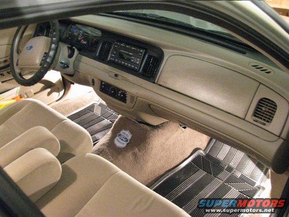 img_7582.jpg Floor courtesy lamps and panels installed. 