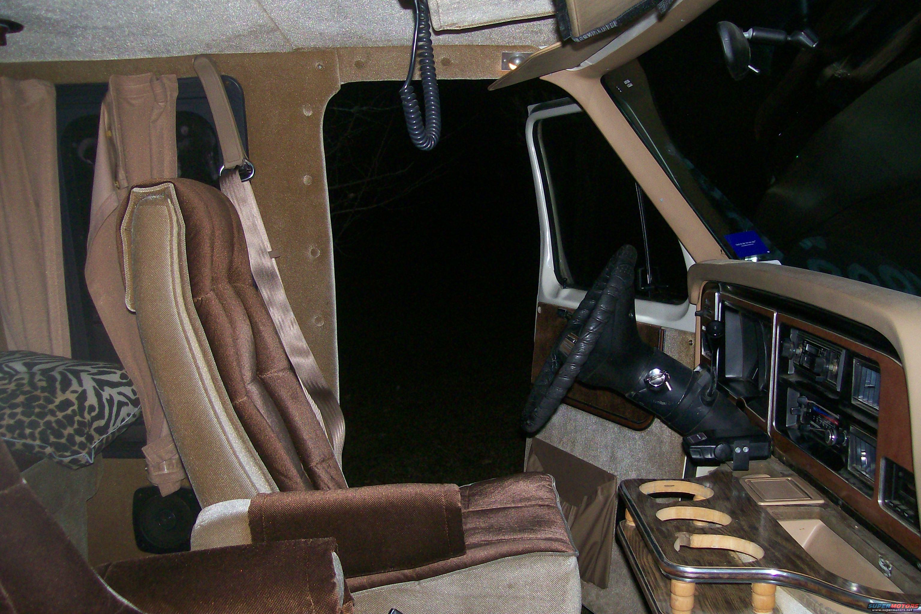 1982 Ford E350 photo