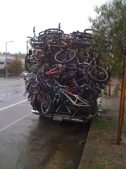 Truck overloaded with bicycles, license plate LHYL446