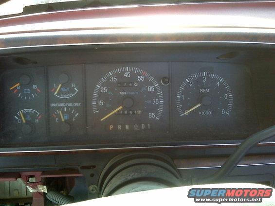 Dashboard with speedometer, tachometer, fuel, oil, and temperature gauges. Odometer shows 70519 miles