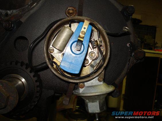 Distributor cap and rotor assembly with blue rotor, gray condenser, and black wires