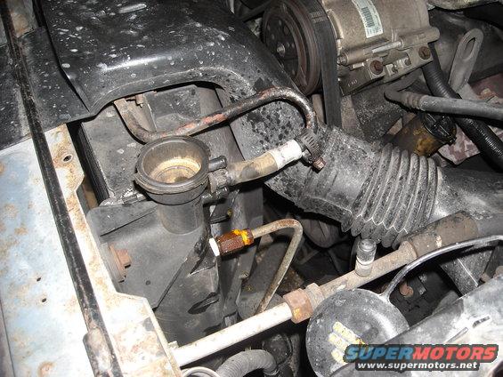 Now for the radiator swap.
I have already drained it and flushed the engine.
First off comes the overflow hose.