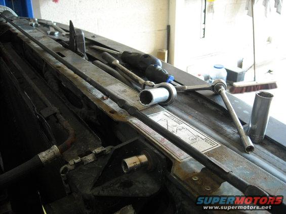 picture-019.jpg a 10mm takes the two radiator supports off