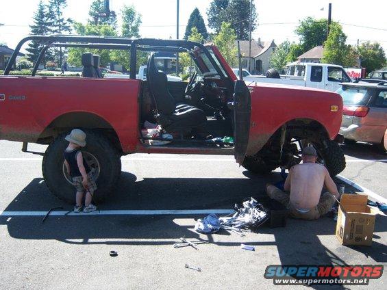 28may09015.jpg My son "fixing" the rear tire. Cute ass kid. :)