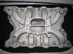 Edelbrock intake manifold with 'Performer 460' visible