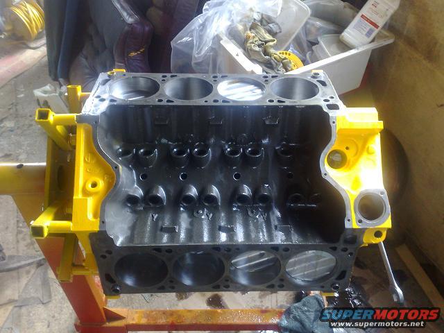 All eight new flat topped 9.5:1 pistons fitted
