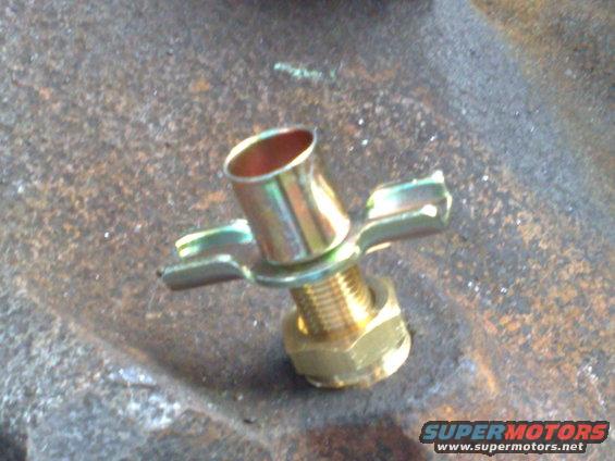 08052009215.jpg Engine block drain fitted.Was advertised as a Massey Fergson spare part.Plenty good enough!