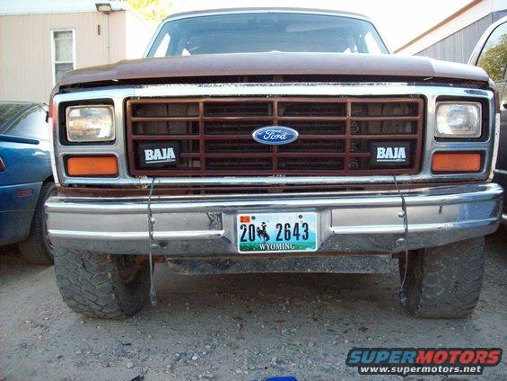 Brown Ford Bronco front grille with BAJA badges and Wyoming license plate 20 2643