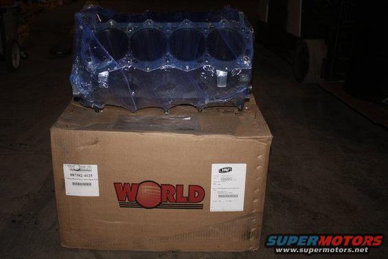 img_0765.jpg Bill Mitchell Man O'War 4.125" bore aluminum block just came today. 108lb foundation of the new 700hp race motor.