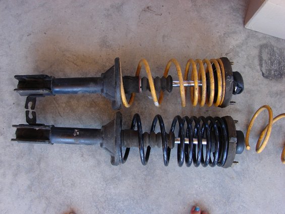 Comparison MX-3 Rear Strut with Koni Damper insert. Top one fitted with Eunos 30x King Spring - Bottom one fitted with MX-3 H&R Spring