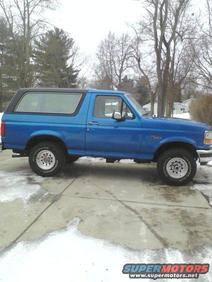 1992 Ford Bronco, blue, side view, parked on snowy driveway