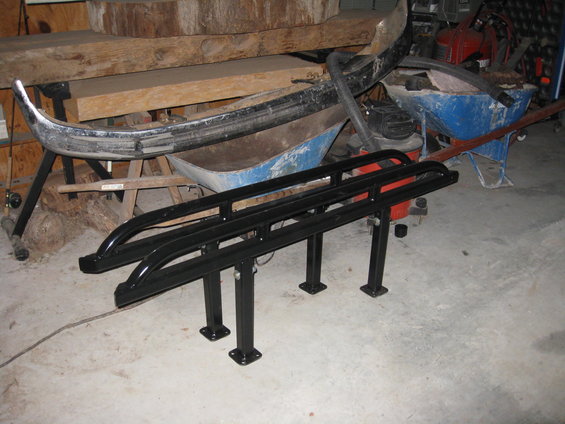 Black side steps with four vertical supports