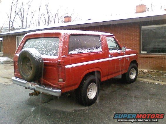tires3.jpg Wow....that spare tire stands out like a sore thumb.