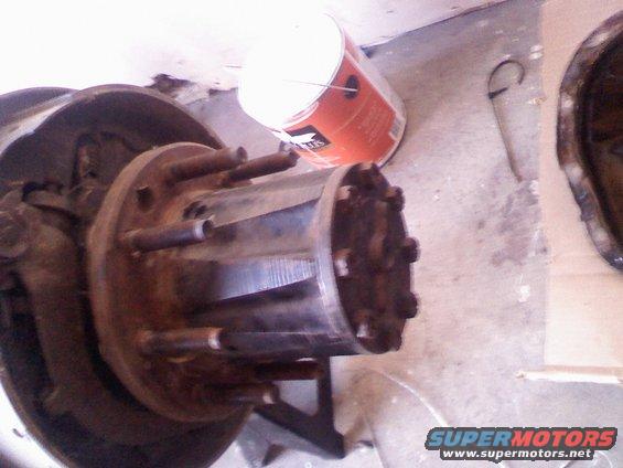 Rear axle hub with 8 lug nuts and brake drum