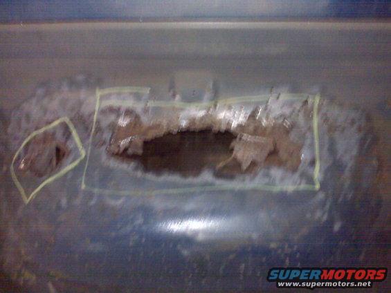 r-wheel-well-rust.jpg more rot
