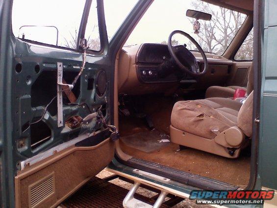 1990-bronco-driver-interior.jpg