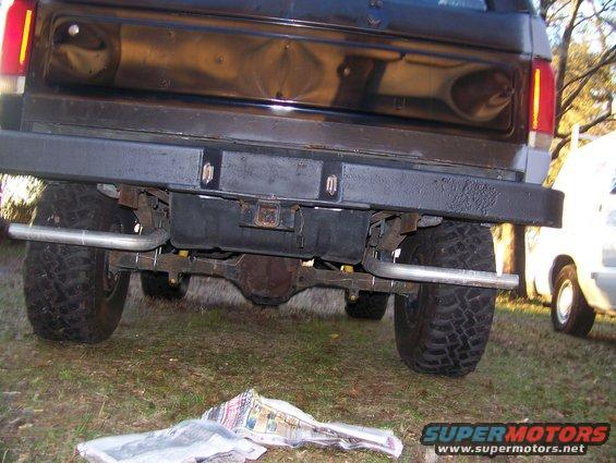 100_2588.jpg back bumper & dual exhaust