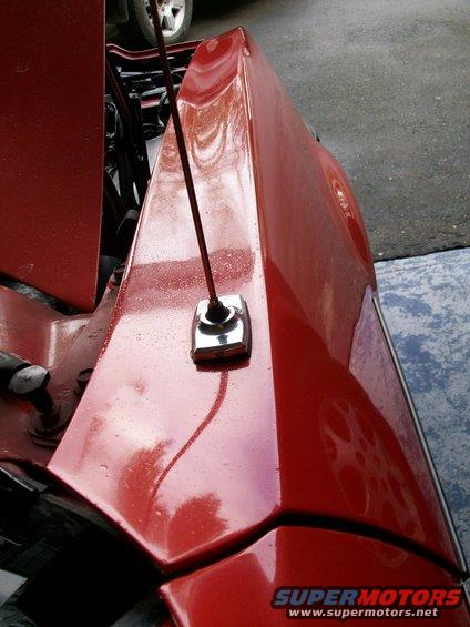 100_0291.jpg the top of the right fend has these tiny bubbles in the paint; we'll grind it off to have a better look.