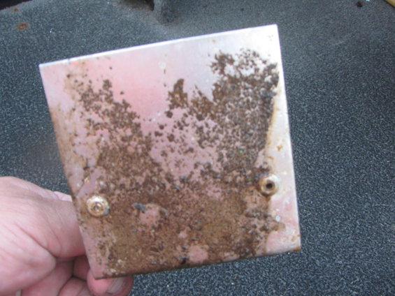 img_8185.jpg The base was also riveted to the sreen on the bilge pump & I had to break that to get the pump out.