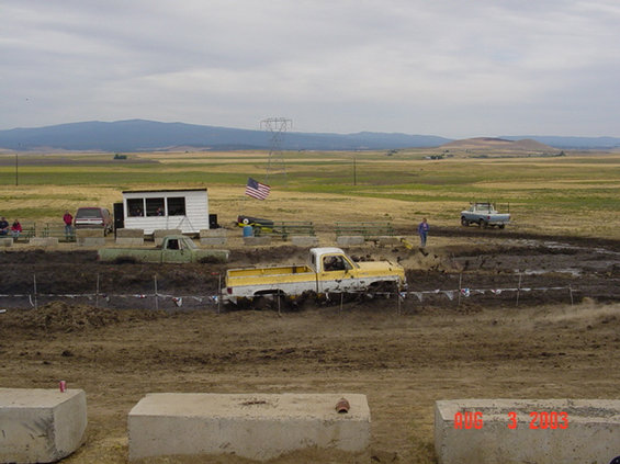 goldendale-mud-bogs-8303-036.jpg Chevy was hitting the mud hard